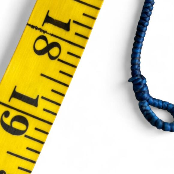 Segmented worry fish corded necklace - Picture 4 of 4